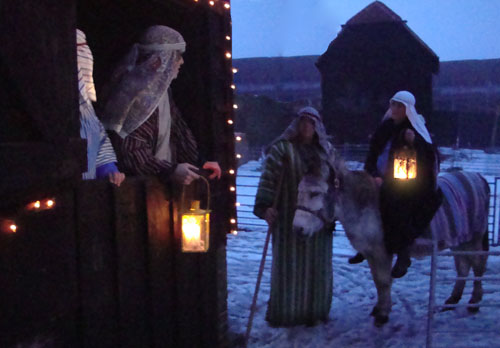 Mary and Joseph arriving at the inn